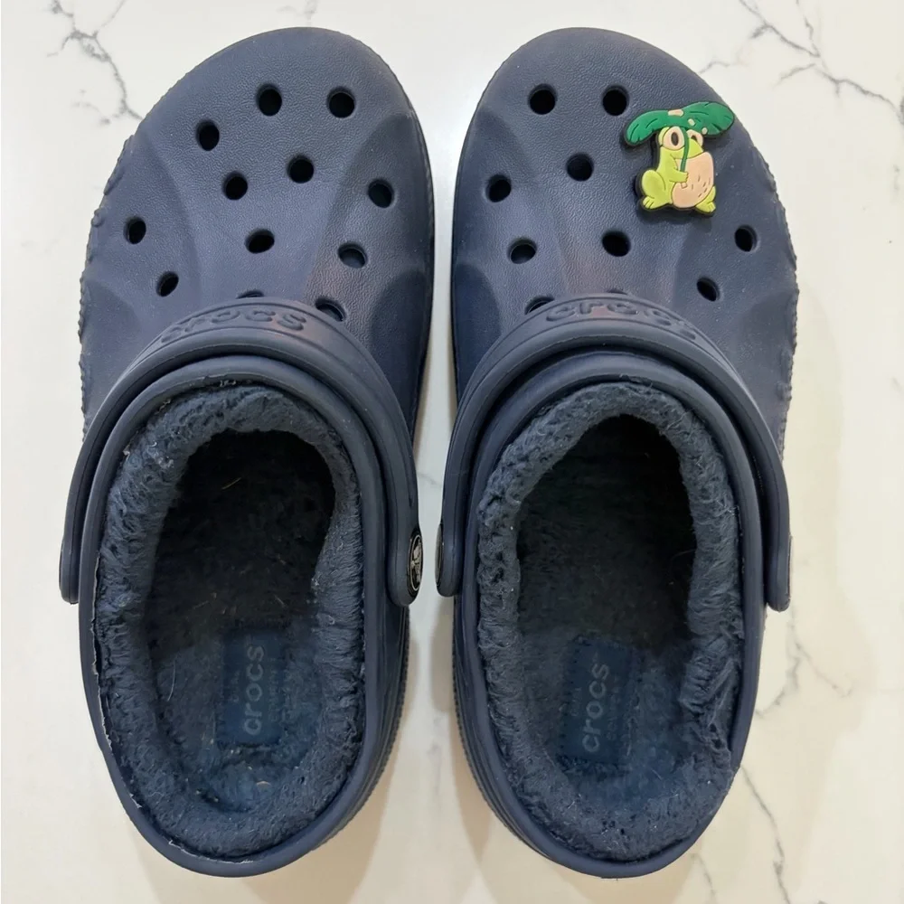 CROCS Kids Navy with fuzz inside & Frog jibbit size C13